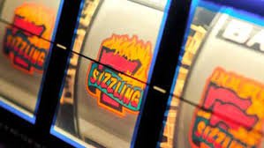 Dashboard Lucky Twins menampilkan cashback mingguan dan status tier keanggotaan deragon212